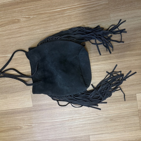 Fringed Suede Drawstring Shoulder Bag – Black - Picture 5 of 7